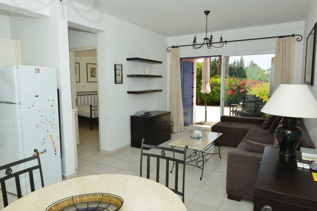Limnaria Villas Sunny Garden Apartment Пафос Екстериор снимка