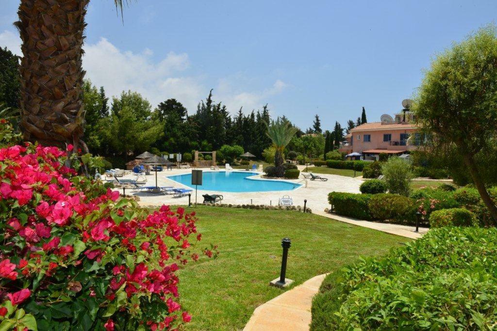 Limnaria Villas Sunny Garden Apartment Пафос Екстериор снимка